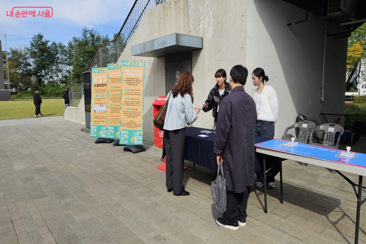 착공식을 축하하는 스탬프투어에 참여하고 있다. ⓒ이선미