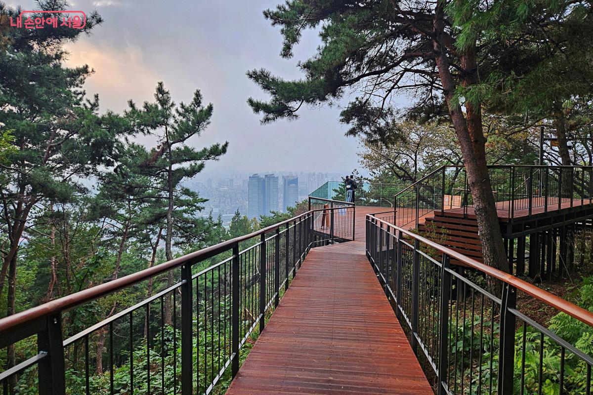 환히 열린 전망만으로도 충분히 멋진 노을전망대 ©이선미