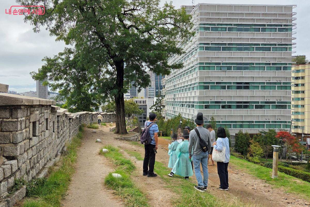 한양도성박물관에서 한양도성에 대한 설명을 들을 수 있었다. ©김미선