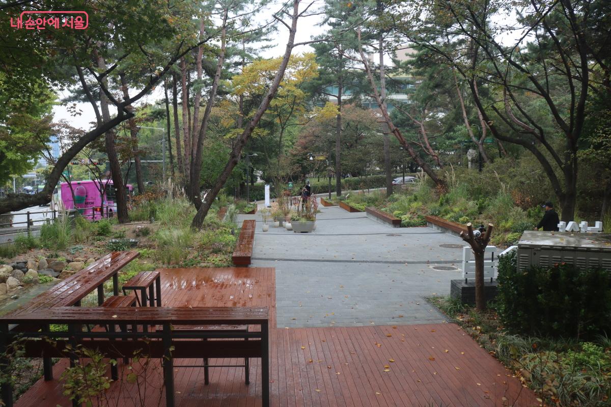 김소월 시비가 있는 소월정원 ©조송연