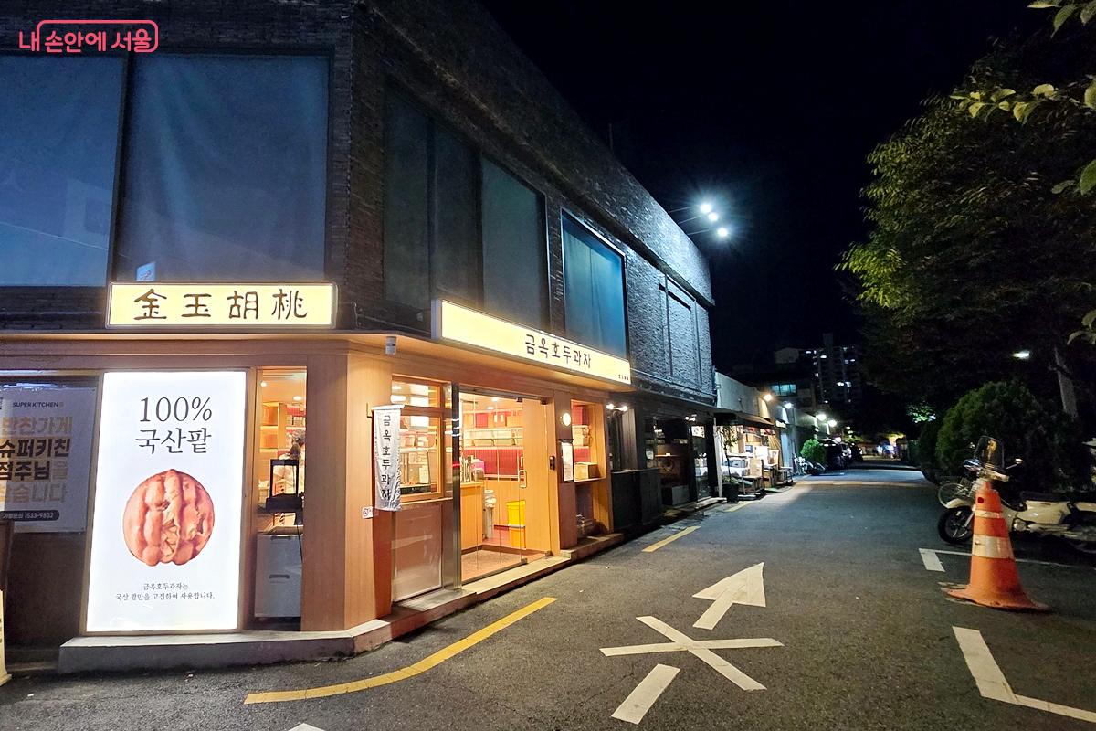 사러가 쇼핑센터 입구 ⓒ김윤경