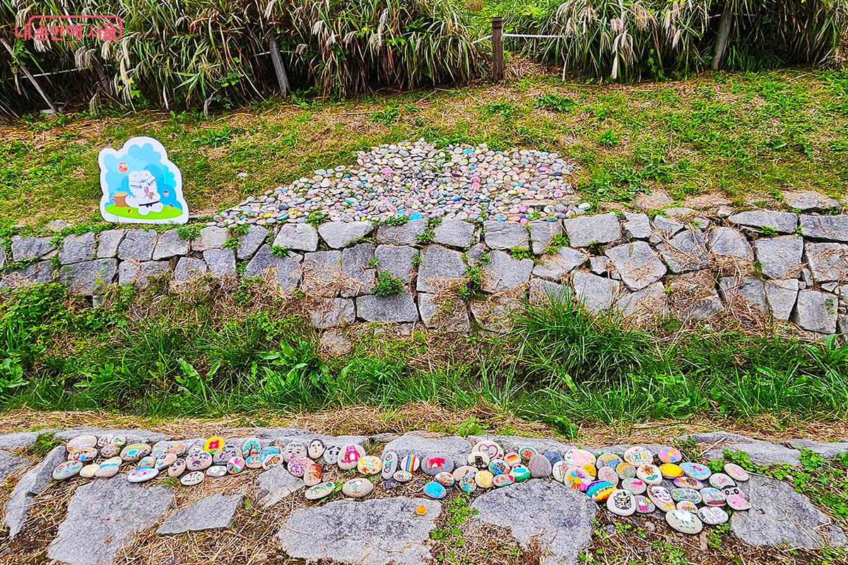 억새축제와 함께하는 정원을 여행하는 돌 ©이정민