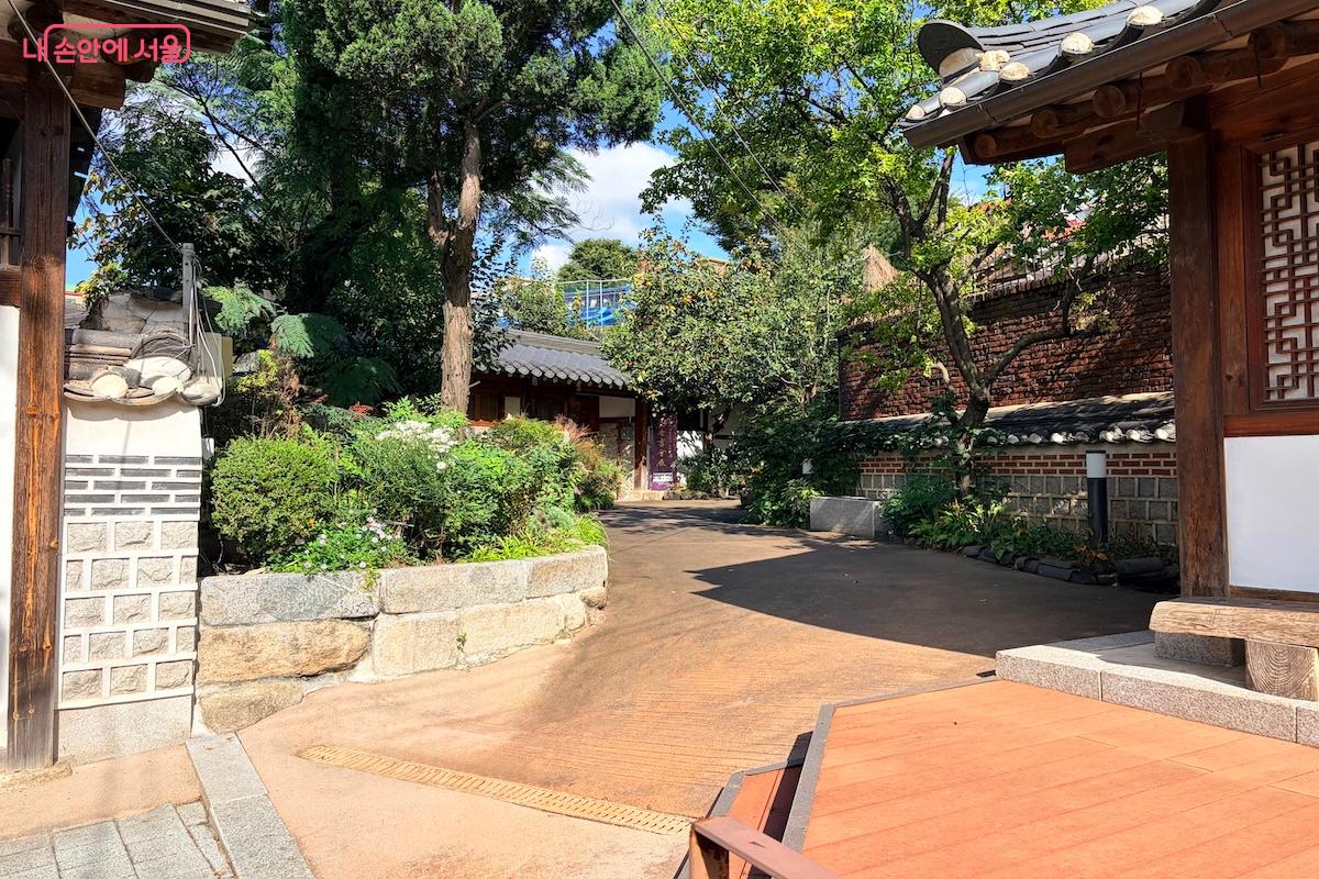 모두의갤러리로 향하는 북촌 골목길 ©이종빈