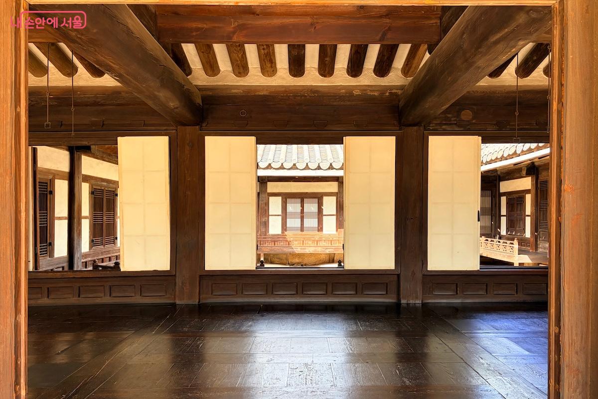 운현궁의 이로당 내부로 출입은 불가하다. ©이종빈