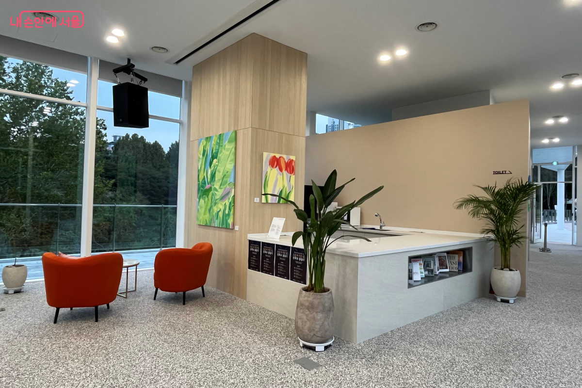 1층 안내데스크 ©김연희