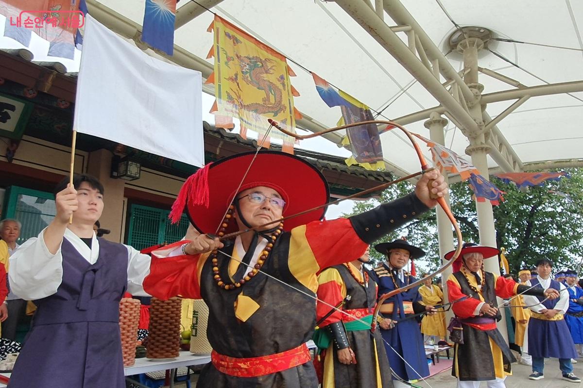 10월 한달간 활쏘기 대회부터 살풀이 춤까지 서울시 무형유산 공개 행사가 열린다. ©엄윤주