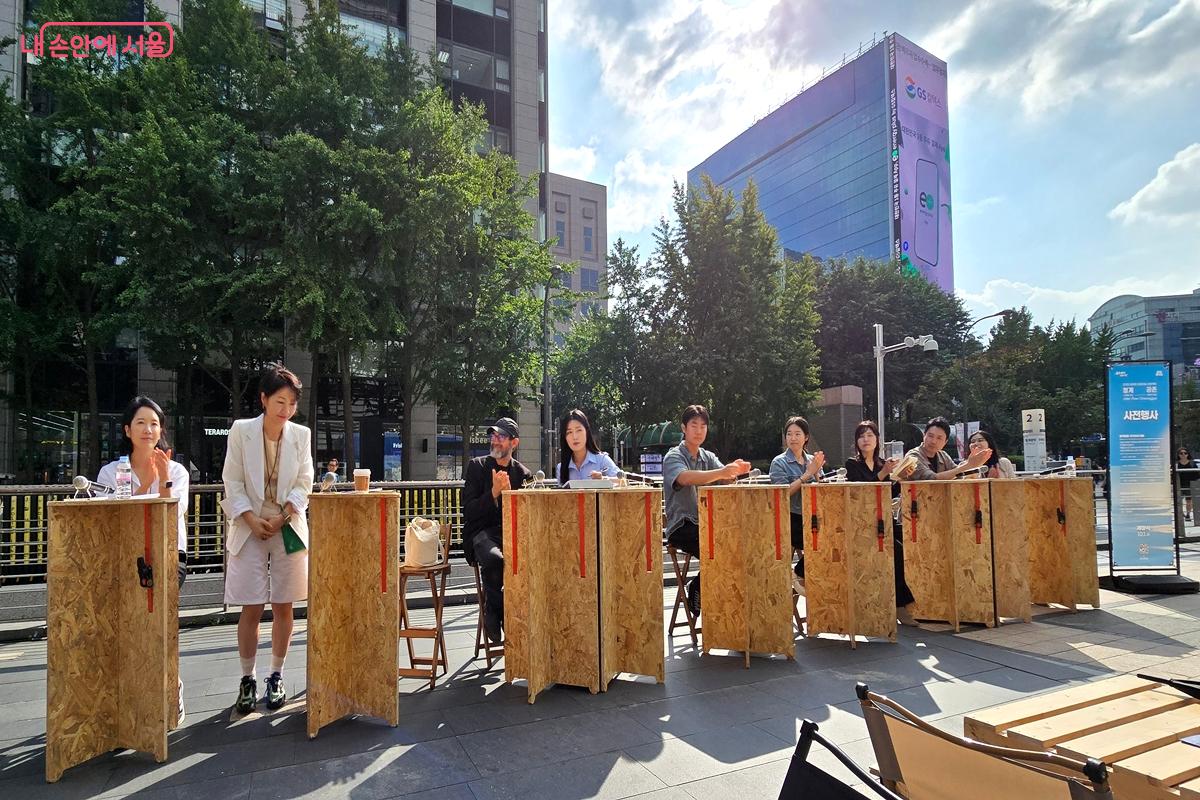 작가들과 시민과의 오픈 토크가 펼쳐진 청계광장 ©김윤경