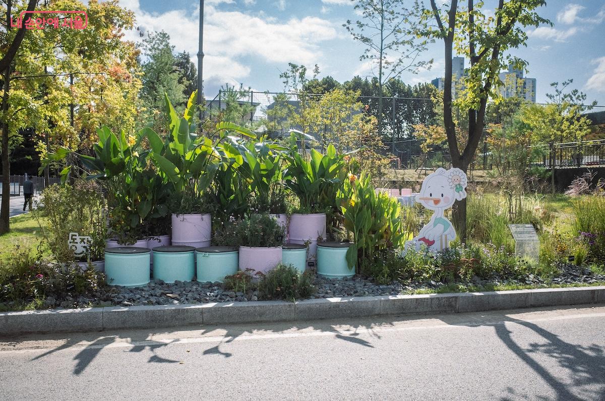 ‘작동하는 정원: 동작구, 기후변화에 답하다’에서 숨은 식물 찾기 ©이진형