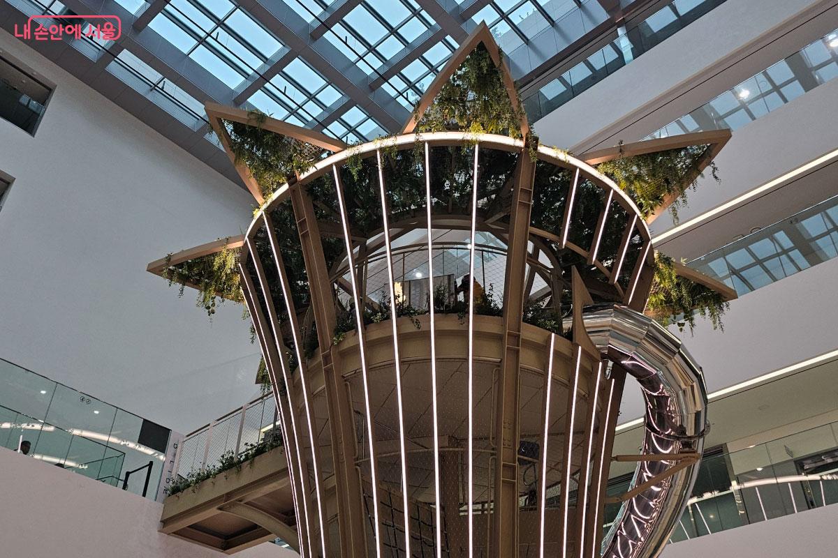 키 120cm 이상, 7세 이상이어야 탈 수 있는 1호기 슬라이드 ©홍혜수