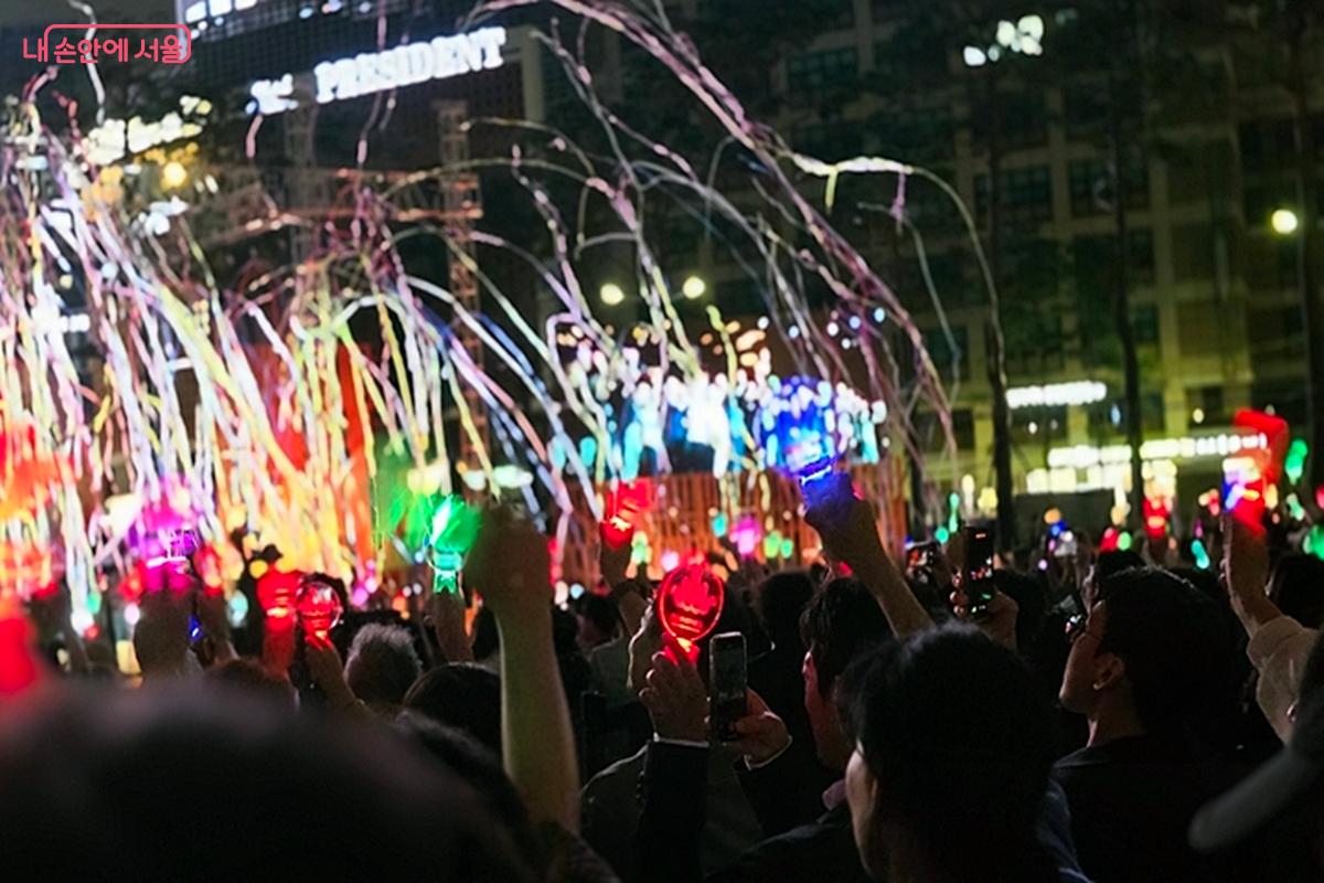 지난 10월 4일, 서울광장에서 &lsquo;2025 서울어텀페스타&rsquo;의 화려한 막을 올렸다. &copy;김윤경