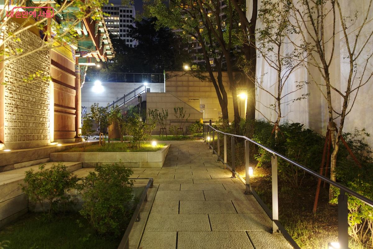 무장애 램프를 설치해 보행 약자도 편리하게 이용할 수 있다. ©임중빈