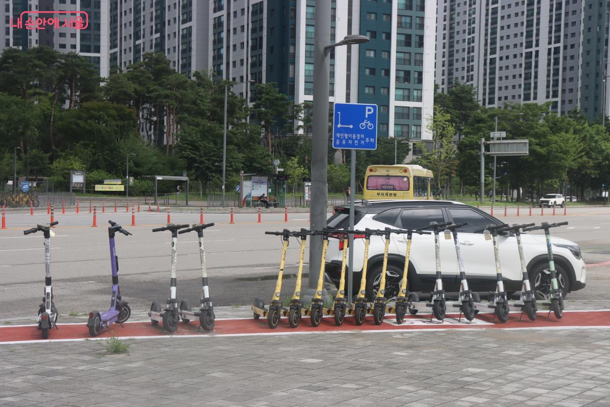 금지 구역 지정과 함께 전용 주차 구역면 확충도 필요한 과제 중 하나다. ©조송연