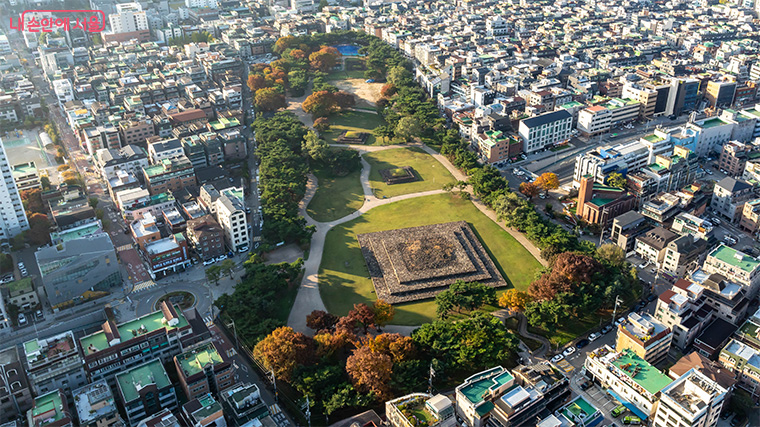 서울 송파구 지역에는 백제의 유적이 여럿 남아 있다. 석촌동 고분군 유적.

