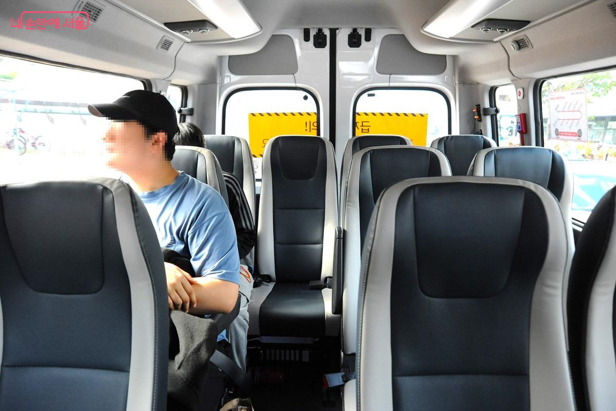 ‘서대문A01’ 버스는 12인승 ‘쏠라티’ 차량을 도입했다. ©조수봉