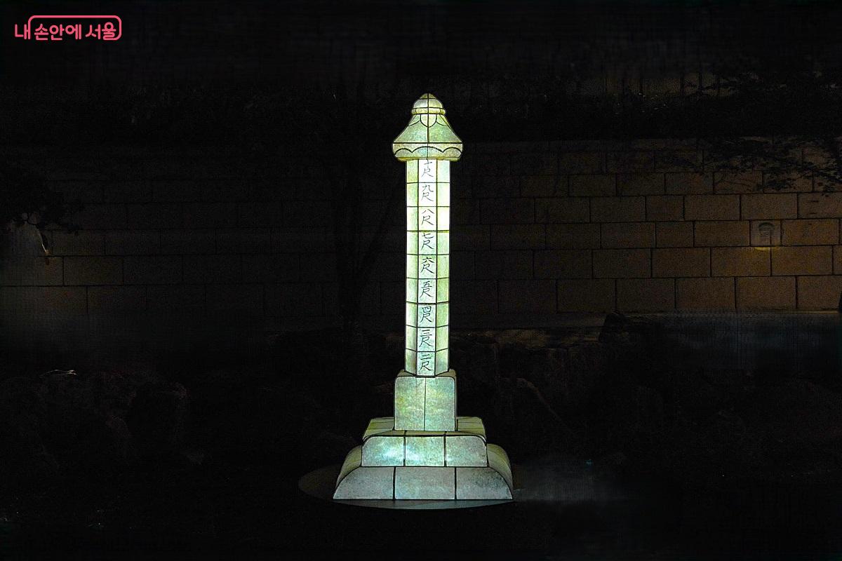 청계천의 또 다른 상징물인 수표석(水標石) ©조수봉