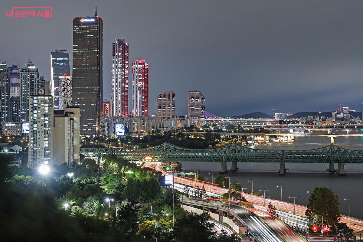 하늘전망대에서 여의도 풍경까지 조망할 수 있다. ©김주연
