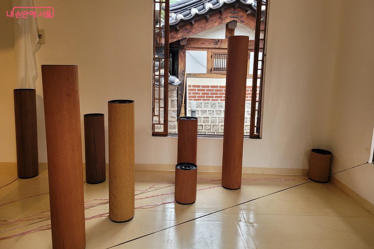 북촌문화센터 내부에서 열린 전시 <고요의 울림> ©박미선