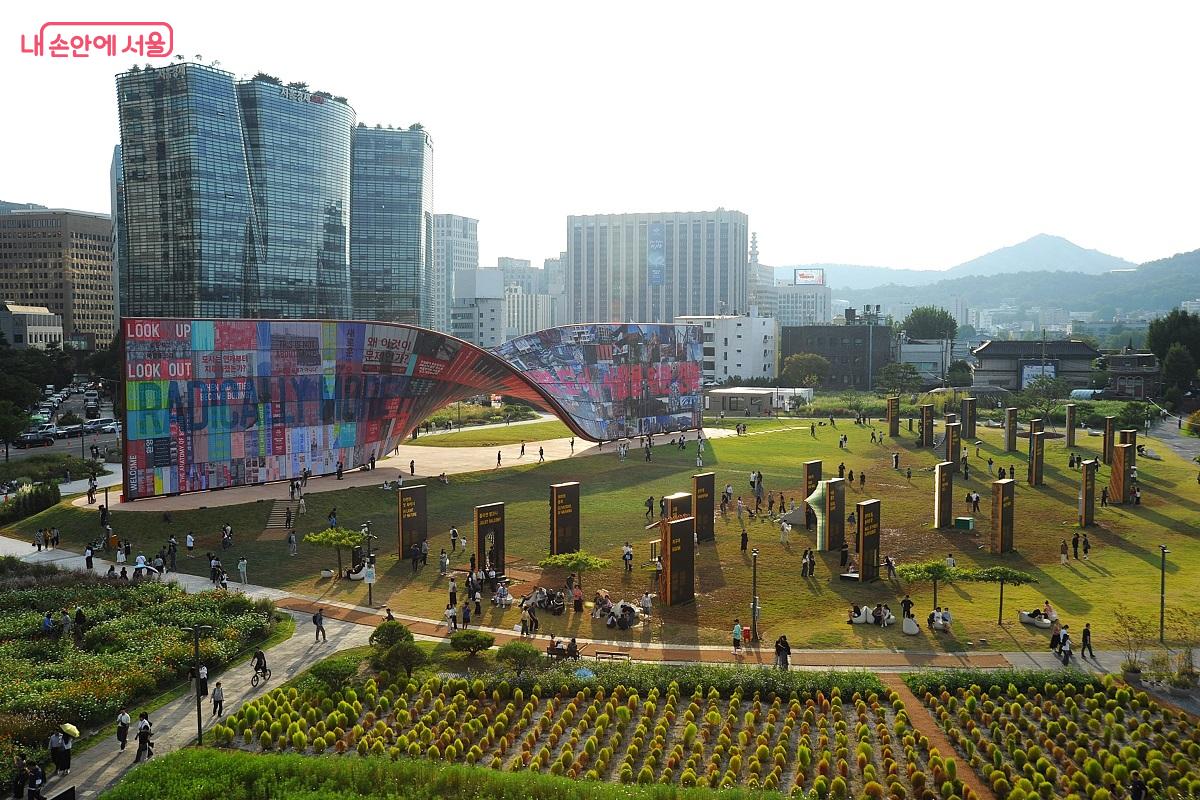 도시건축비엔날레 주제전이 열리고 있는 열린송현녹지광장 ⓒ조수봉