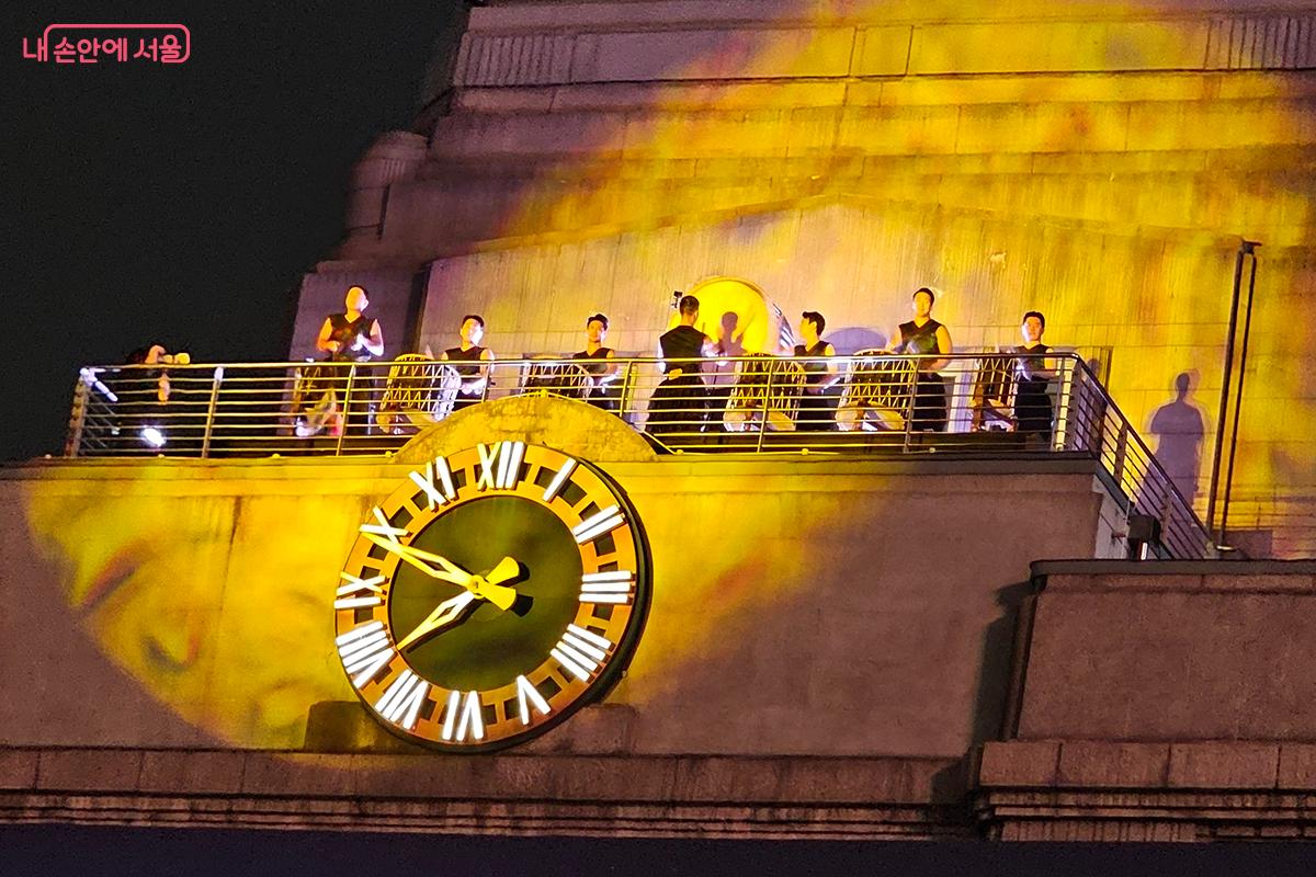 타악그룹 타고가 호랑이의 포효를 연상시키는 웅장한 북소리를 형상화한 작품 <백호>를 선보였다. ©이혜숙