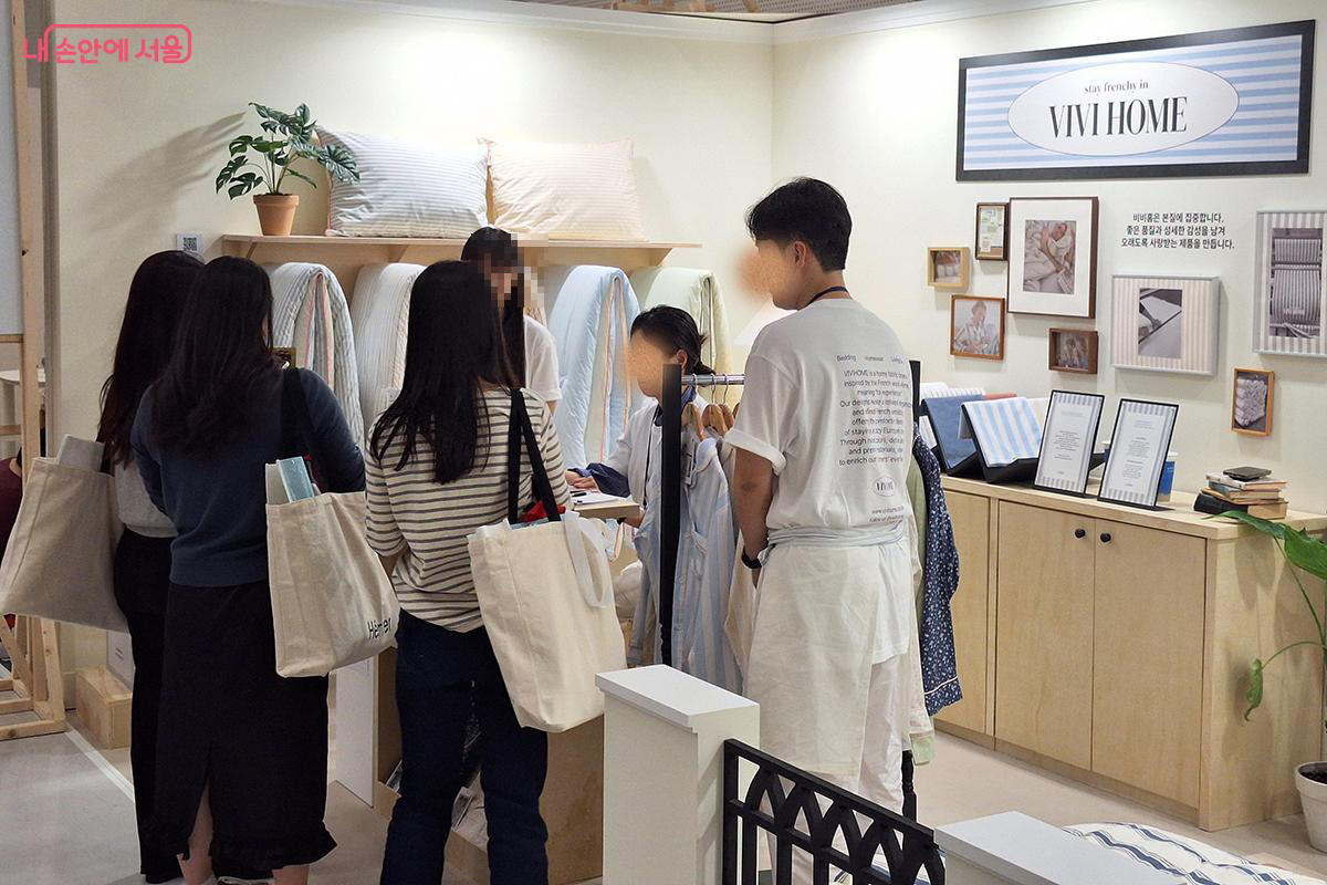 '비비홈(VIVIHOME)' 침구와 파자마등 다양한 라이프스타일 제품을 통해 일상의 편안함과 아름다움을 더한다.