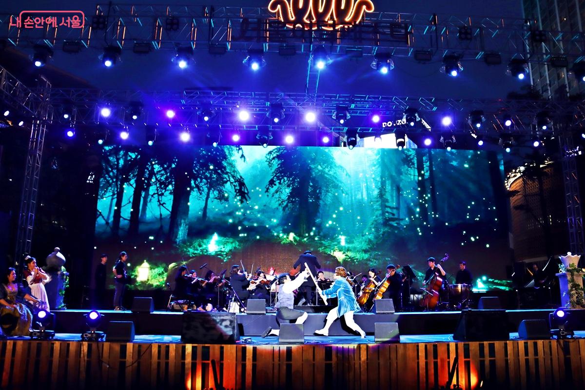 서울광장에서 열린 '2025 서울어텀페스타' 개막식은 말 그대로 예술과 축제의 향연이었다. ©정향선