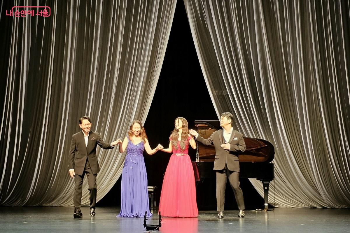 피아노 이종은, 소프라노 정하은, 테너 김재민, 바리톤 이승환의 무대 인사 ©최정윤