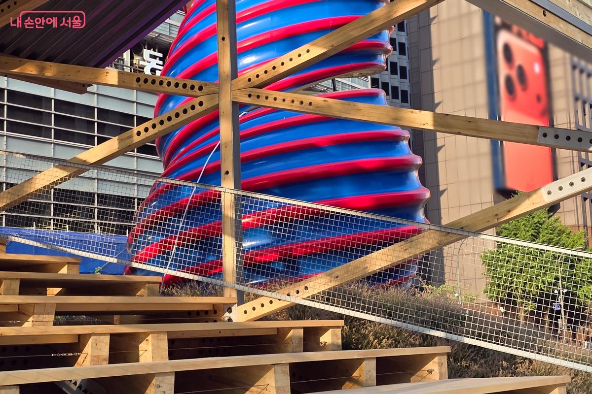 그동안 멀리서만 보았던 '스프링'을 가까이 볼 수 있었다. ©김윤경