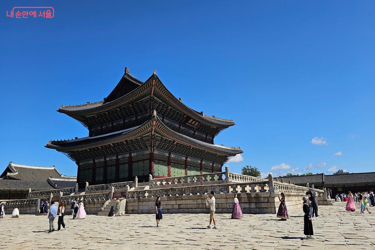 근엄하면서도 멋스러운 근정전 전경 ©권연주