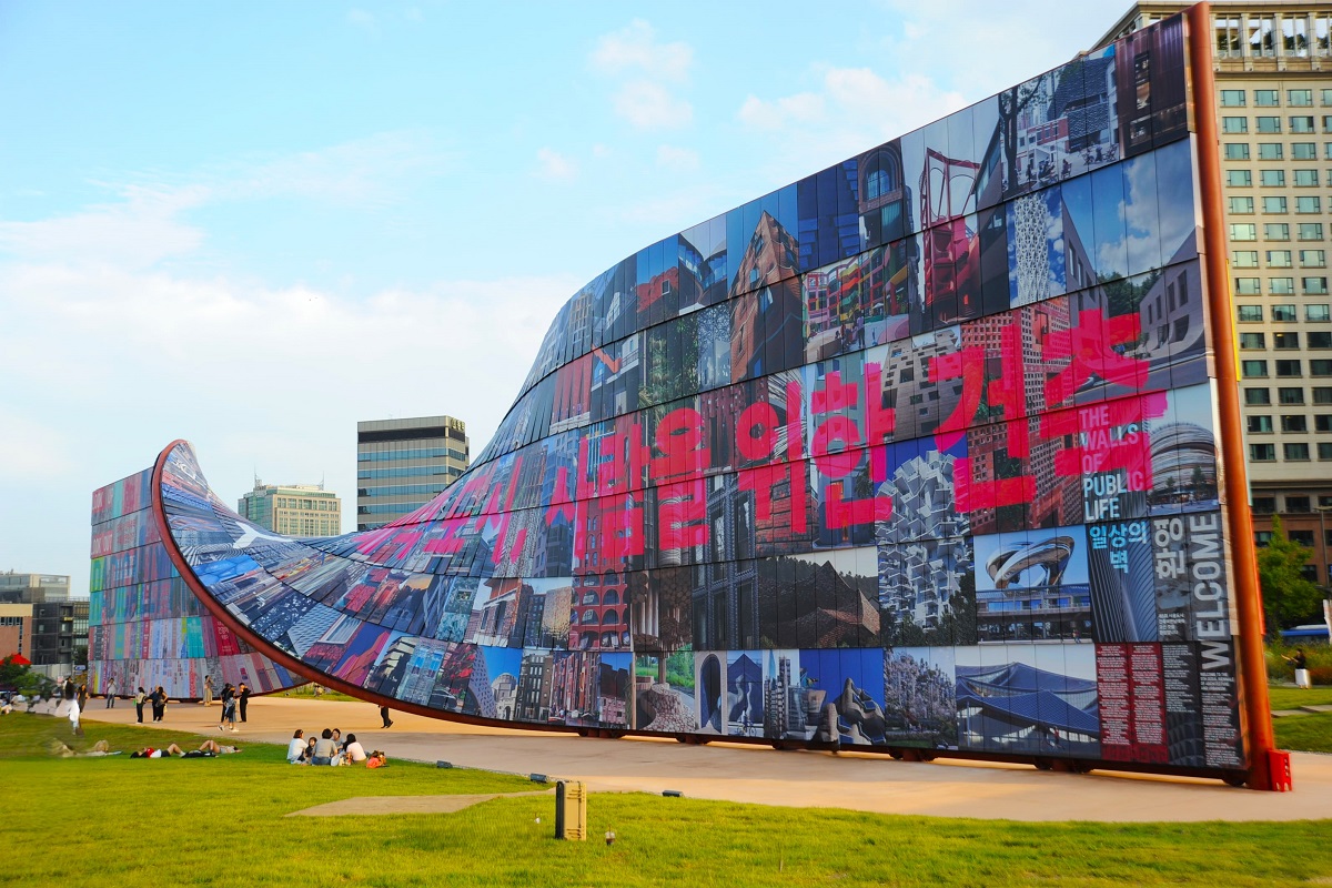 개성만점 24개 벽의 등장! 올가을, 건축의 매력에 빠져볼까