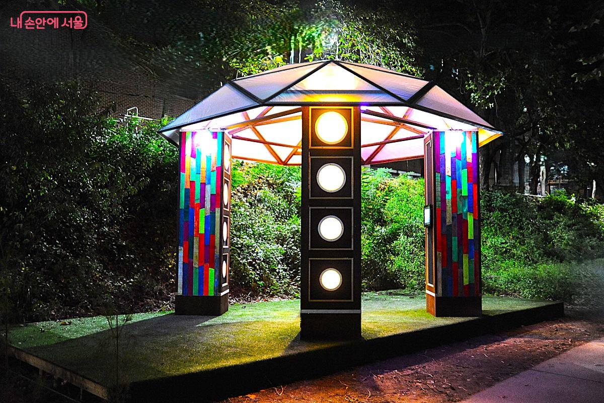 가제트공방 작 ‘쉼터: 스피커’ ©조수봉