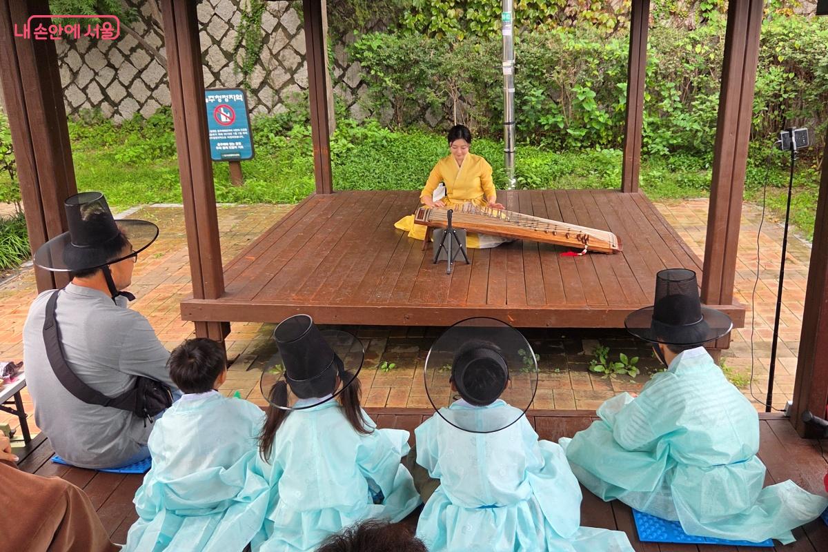 뱃노래, 인연 등 가야금 연주는 보는 사람의 마음을 흔들었다. ©김미선