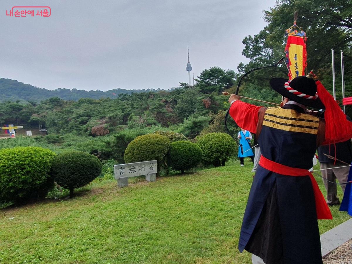 전통 국궁의 과녁거리는 145m로 무과시험 관문인 활쏘기 거리와 같다. ©엄윤주