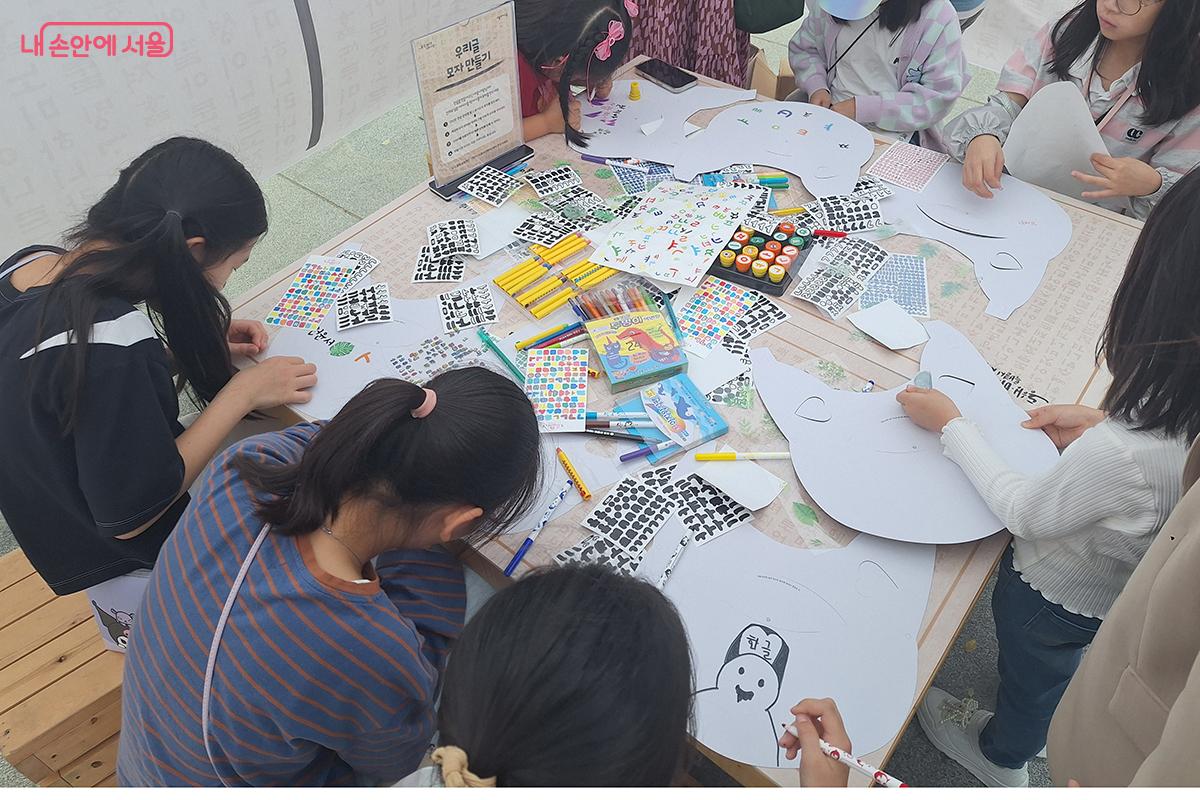 한글 창제의 깊은 뜻을 되새겨 본 '우리글 모자 만들기' ©백승훈