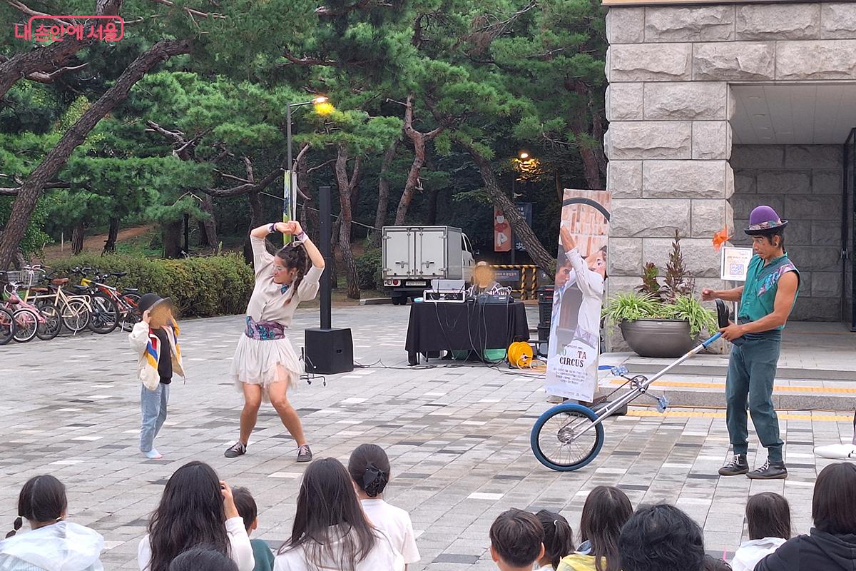 온 가족, 온 세대가 함께 즐기는 환상적인 무대가 펼쳐진다. ©정향선