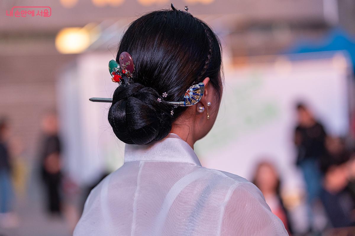 한복을 입고 참석한 시민ⓒ장신자