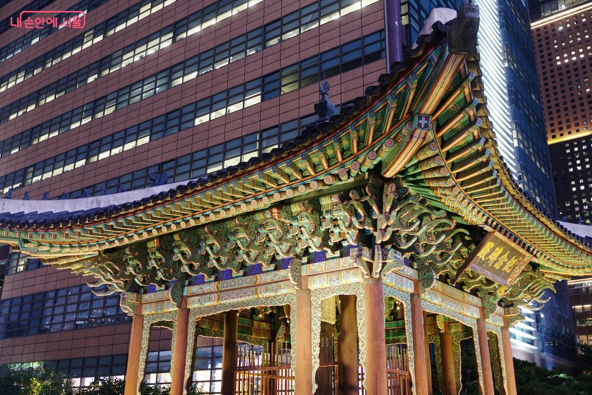 ‘서울 고종 어극 40년 칭경기념비’도 함께 둘러보면 좋다. ©임중빈