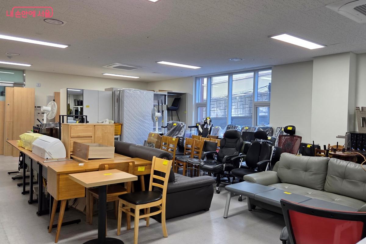 2층 재활용센터. 가전, 가구 등을 수거, 매입, 렌털, 판매까지 진행한다. ©김미선