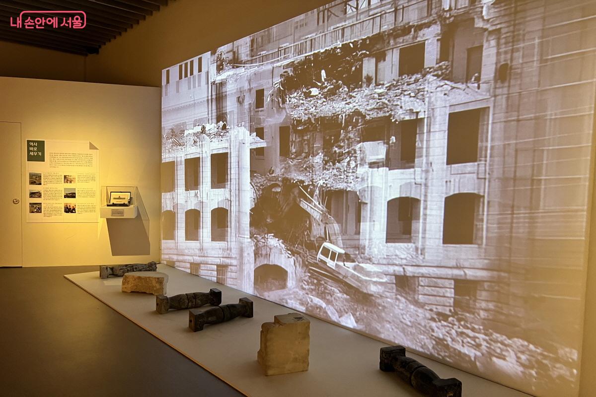 조선총독부가 헐리는 장면도 영상으로 짧게 볼 수 있다. ©박지영