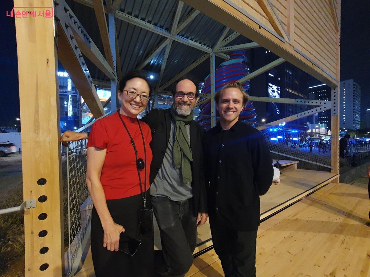 '커넥천 파빌리온' 작품을 설계한 오브라 아키텍츠 건축팀 ©엄윤주