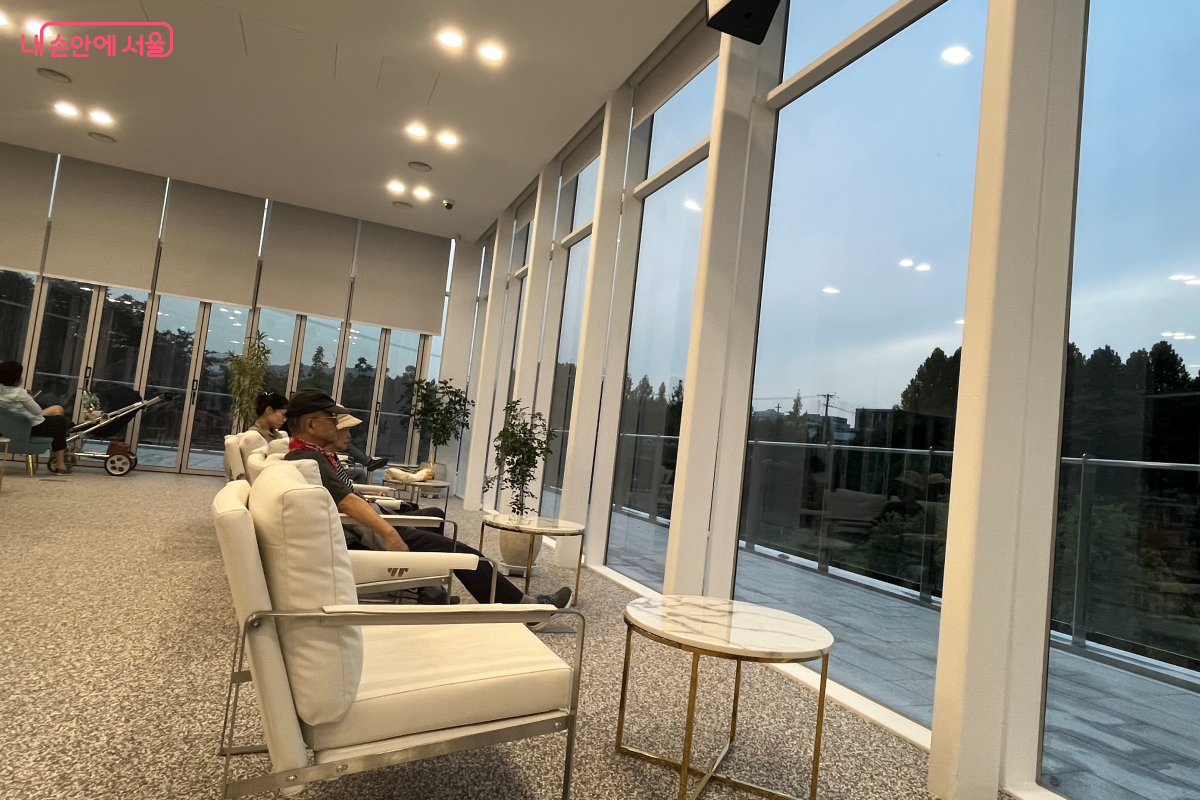 양재천 수변문화쉼터의 탁 트인 전망 ©김연희  