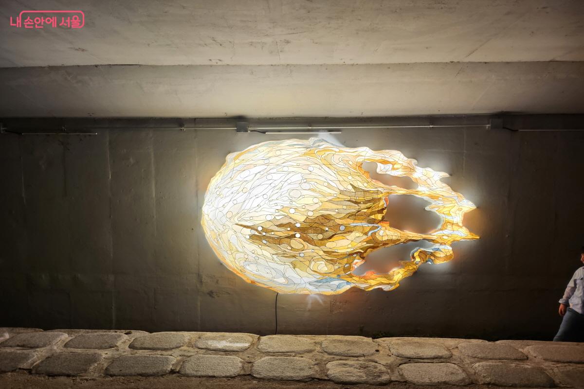 같은 달도 바라보는 방식에 따라 각자의 달이 된다. &copy;염지연