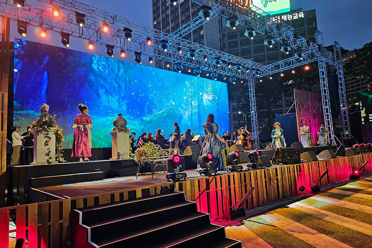 오페라 선율이 도심 속 가을밤을 아름답게 물들였다. ©이혜숙
