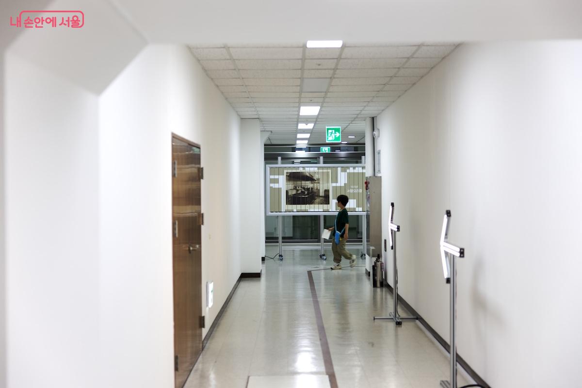 아주 오래 전에 조성된 구간으로 천장 높이가 매우 낮은 편이다. ©임중빈