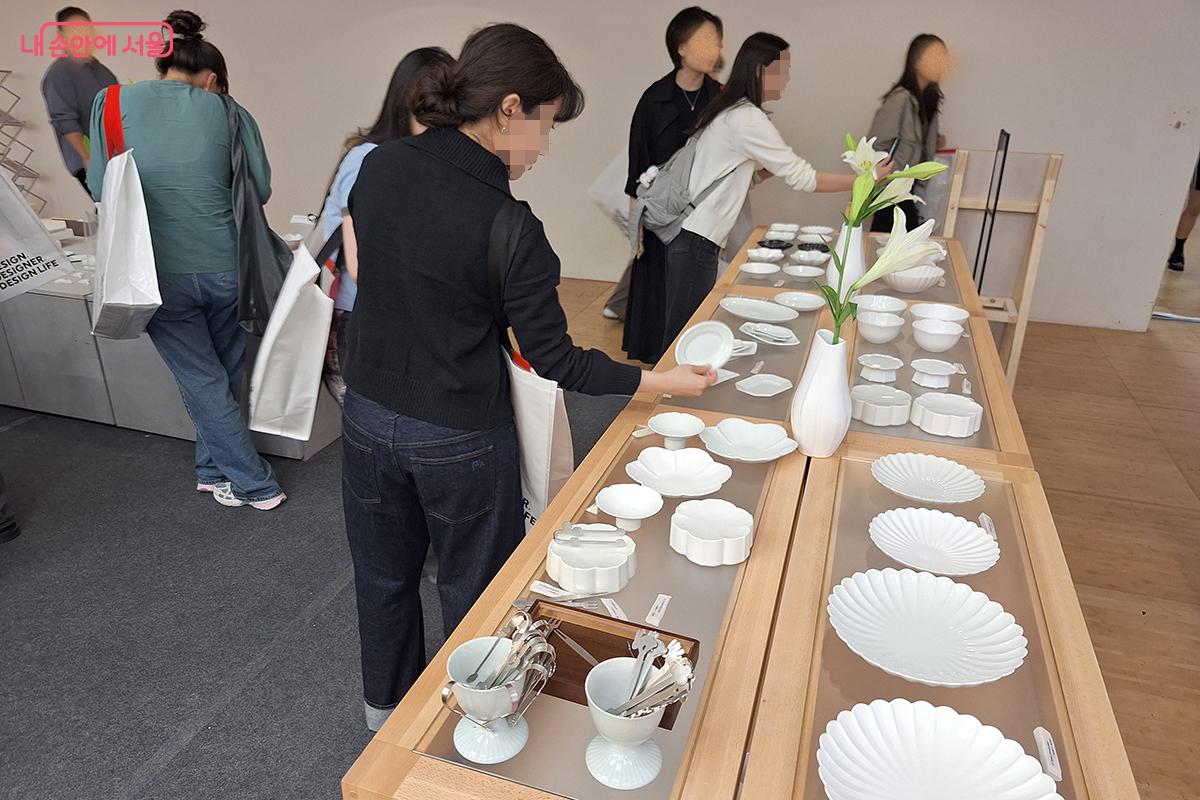 '무자기' 브랜드는 아무것도 꾸미지 않은 무작위라는 말처럼 과장 없이 담백한 디자인을 추구한다. ©백승훈