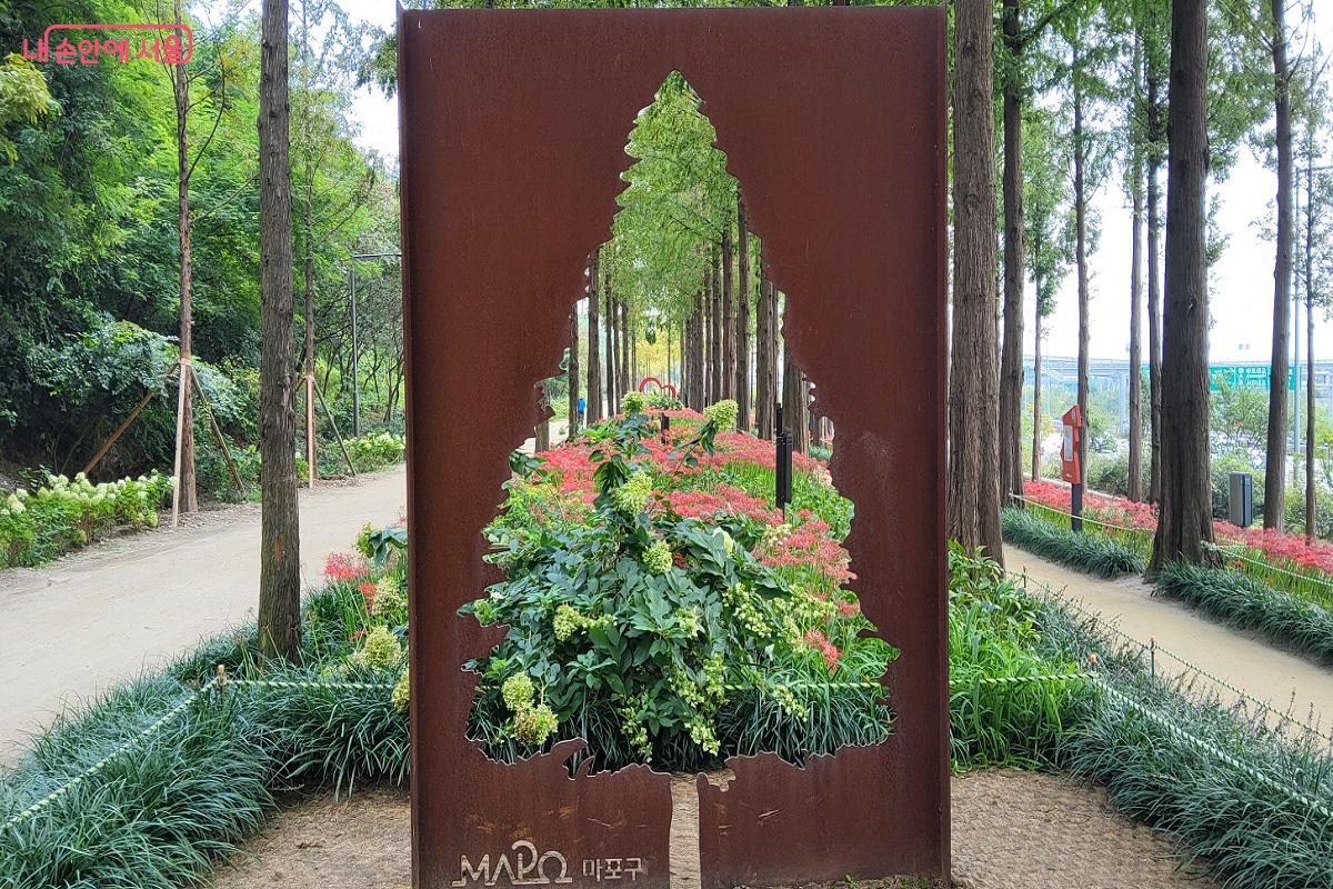 사진 촬영을 위한 트리 조형물 ©권수진