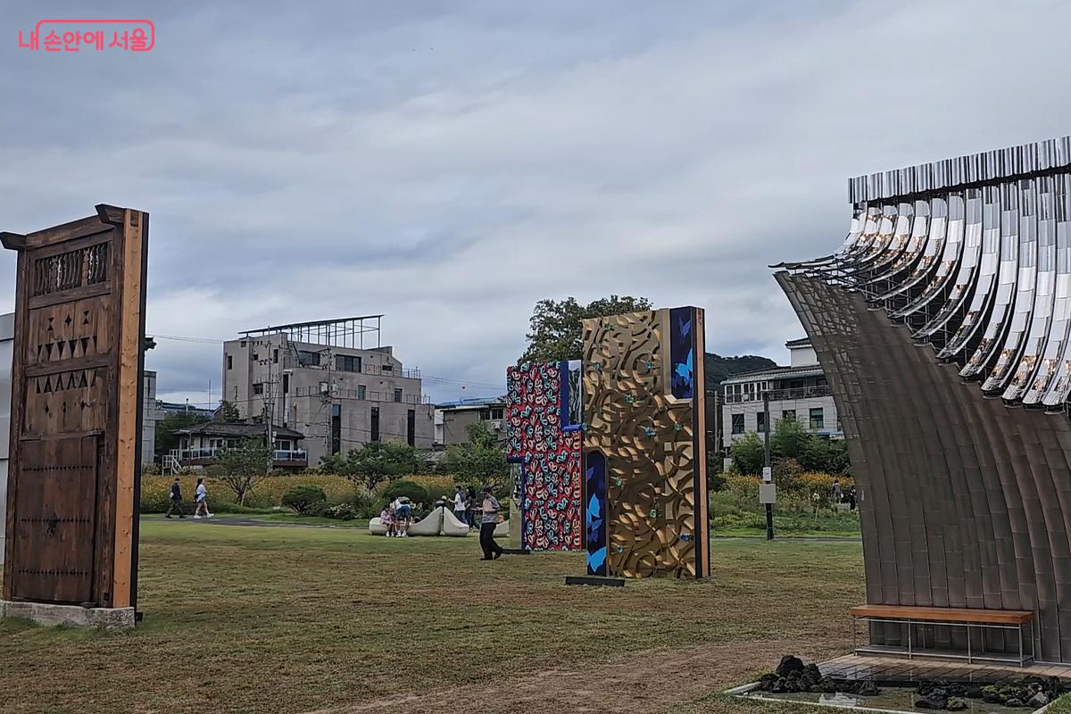 열린송현녹지광장의 일상의 전시물 ⓒ오도연