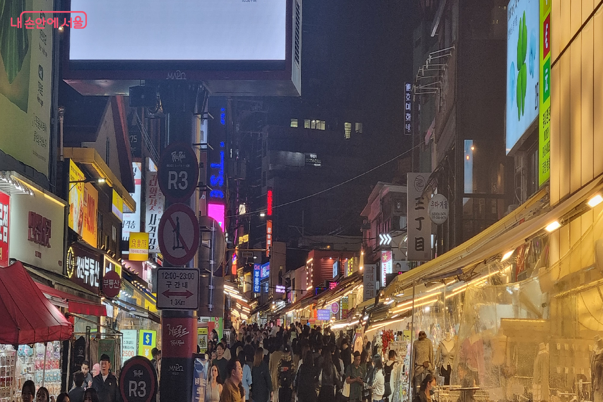 젊음과 예술이 흐르는 홍대 문화예술 특화거리 레드로드 ©최문섭