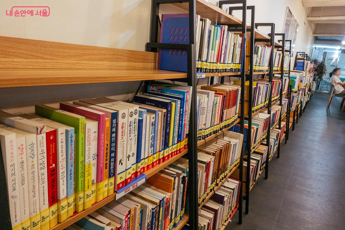 경동시장 내 작은도서관도 가볼 만한 장소다. ©이진형