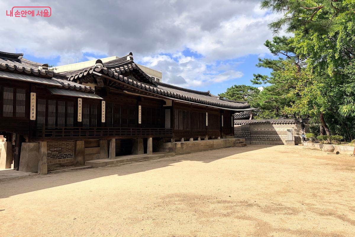 운현궁의 가장 안쪽 건물인 이로당 ©이종빈