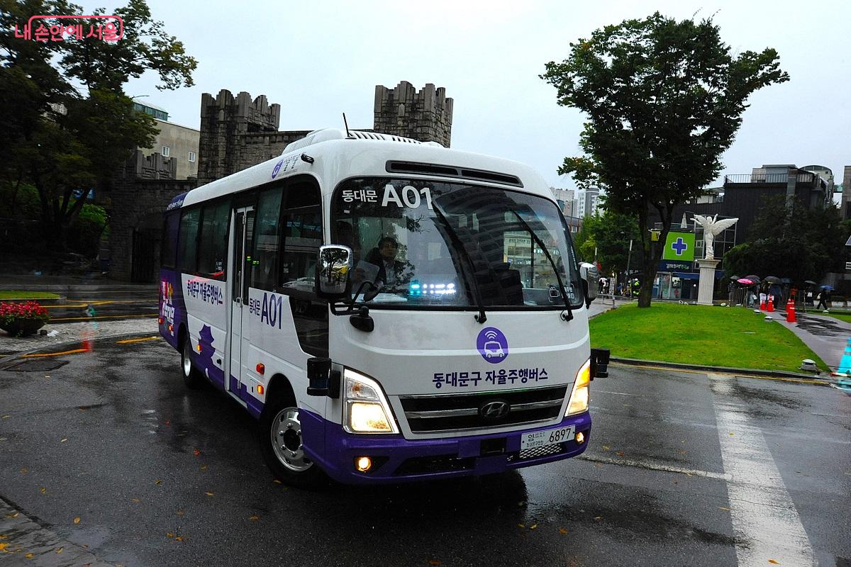 회차 지점인 경희의료원에 도착한 동대문A01 버스 ©조수봉 